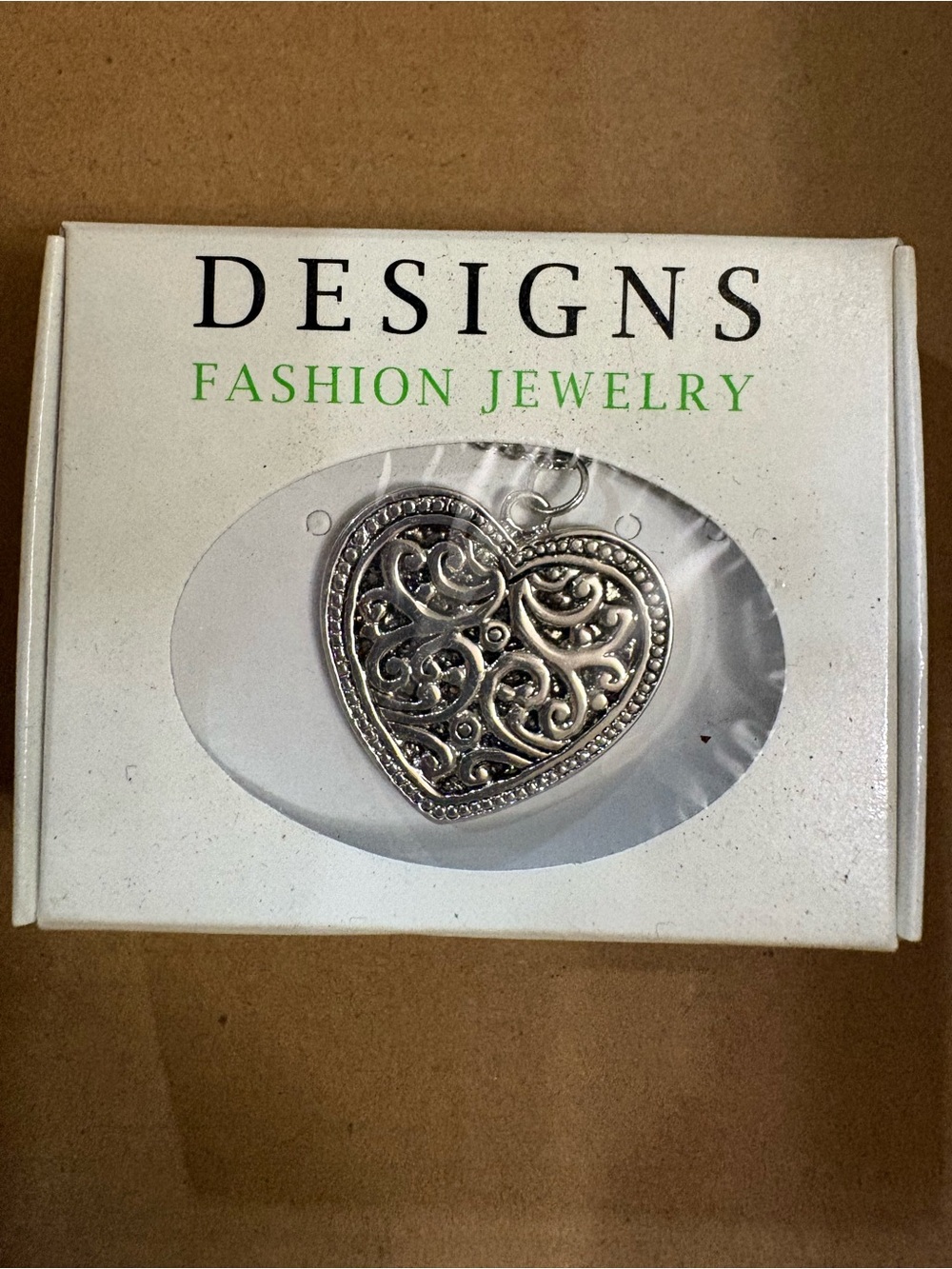 Fashion Jewelry Silver Heart Filigree Pendant on Chain